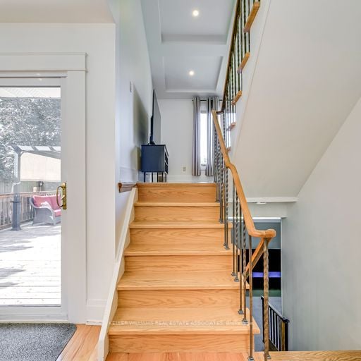 32 Camberley Cres