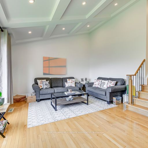 32 Camberley Cres