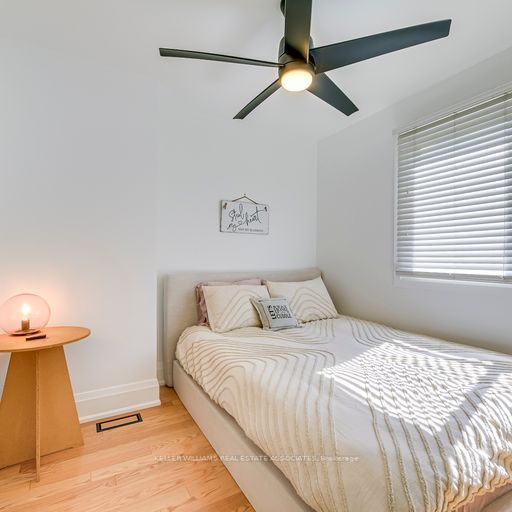 32 Camberley Cres