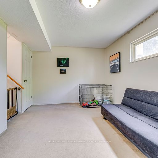 32 Camberley Cres