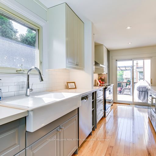 32 Camberley Cres