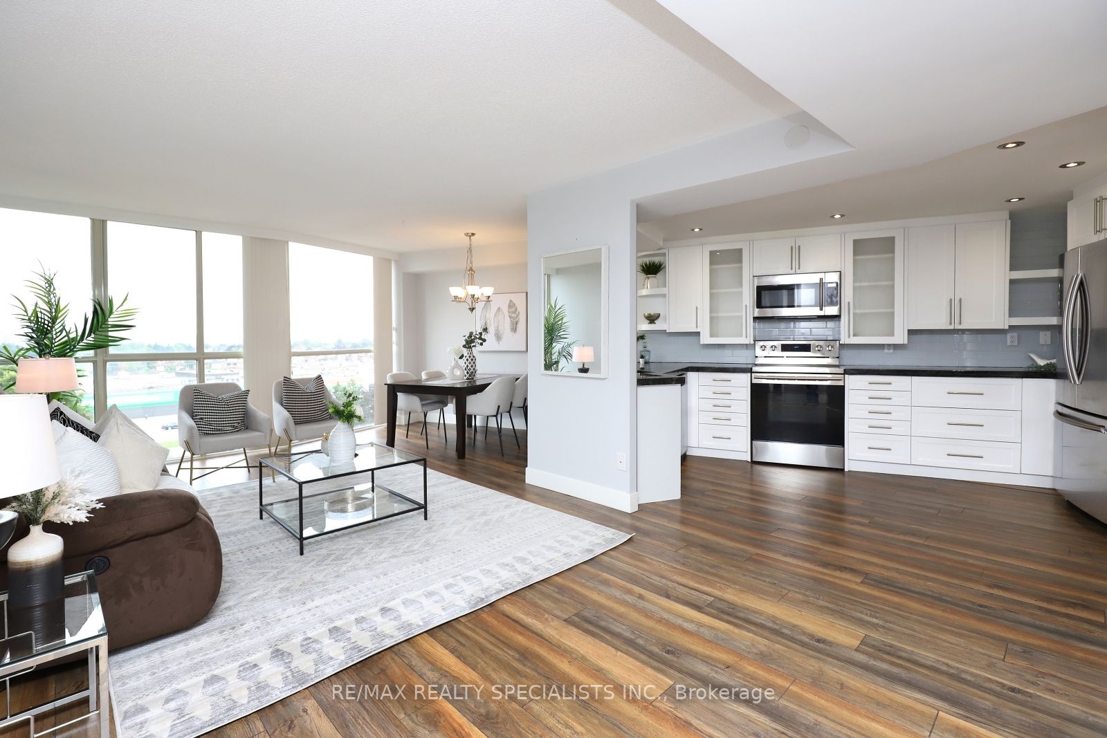 1360 Rathburn Rd E, #705
