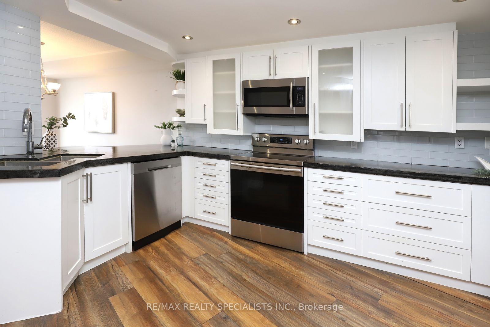 1360 Rathburn Rd E, #705