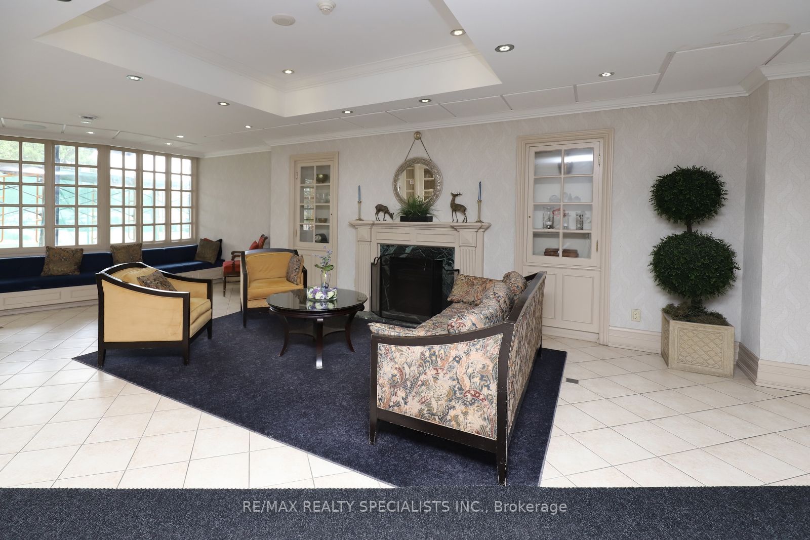 1360 Rathburn Rd E, #705