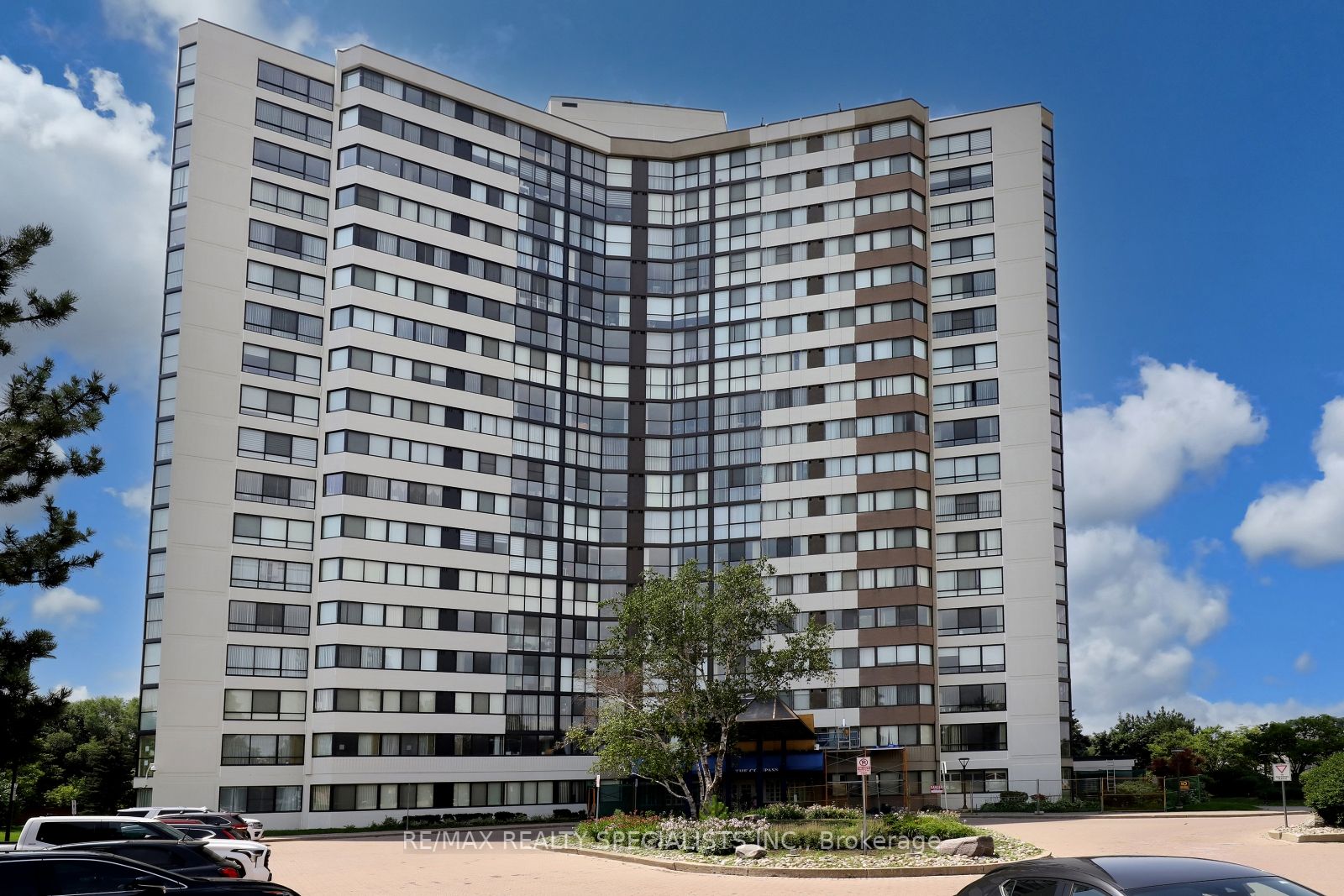 1360 Rathburn Rd E, #705
