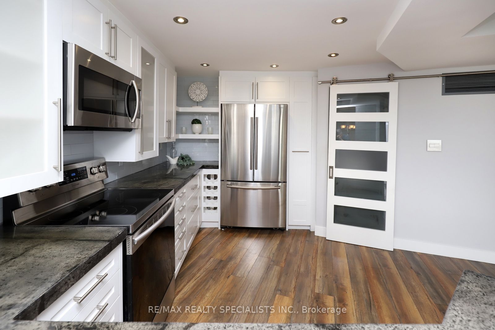 1360 Rathburn Rd E, #705