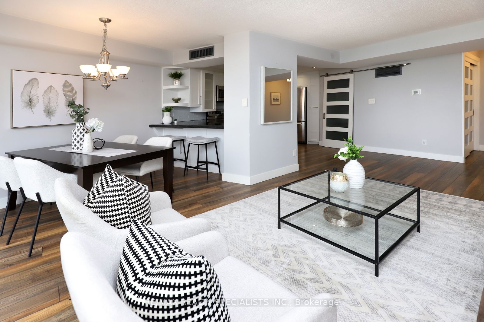 1360 Rathburn Rd E, #705