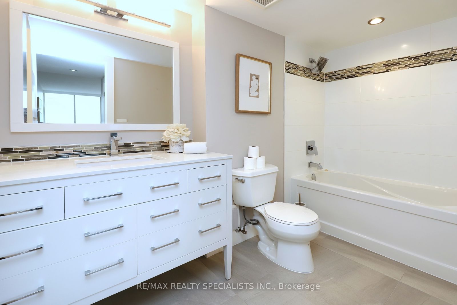 1360 Rathburn Rd E, #705