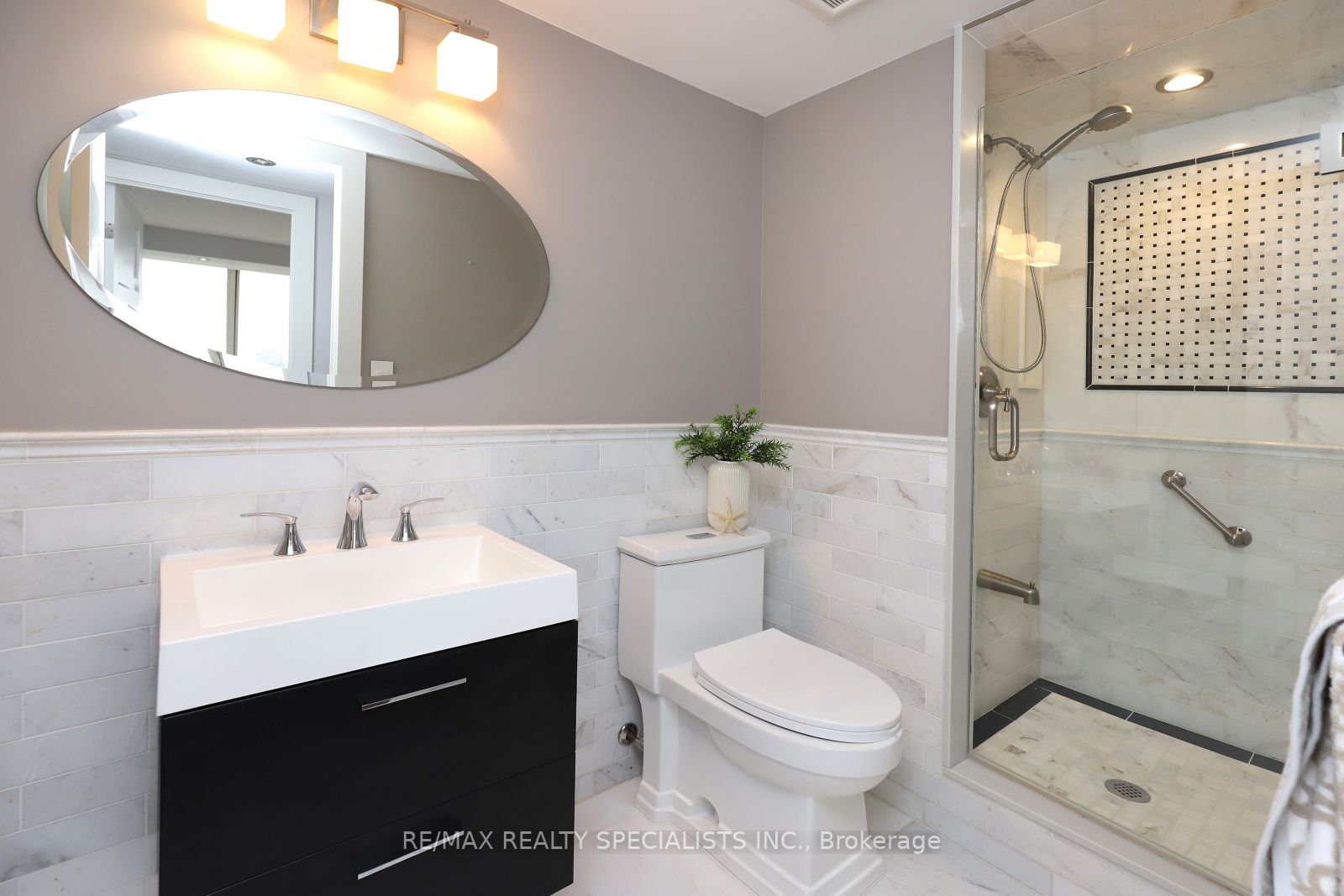 1360 Rathburn Rd E, #705