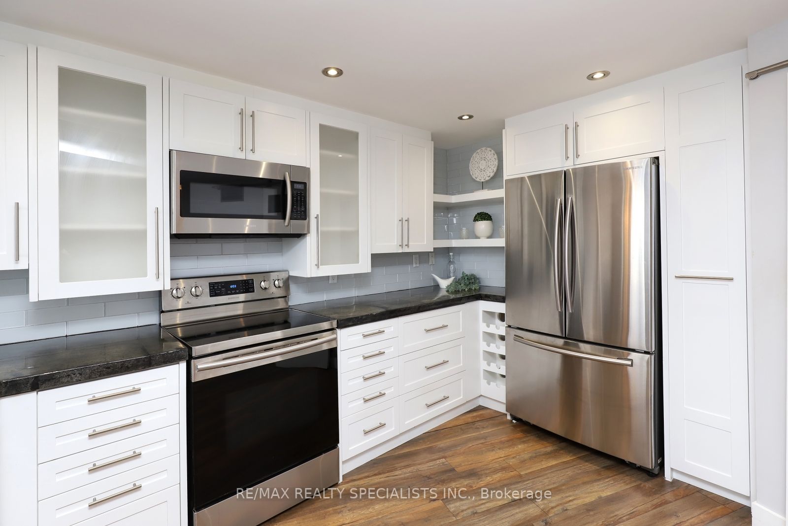 1360 Rathburn Rd E, #705