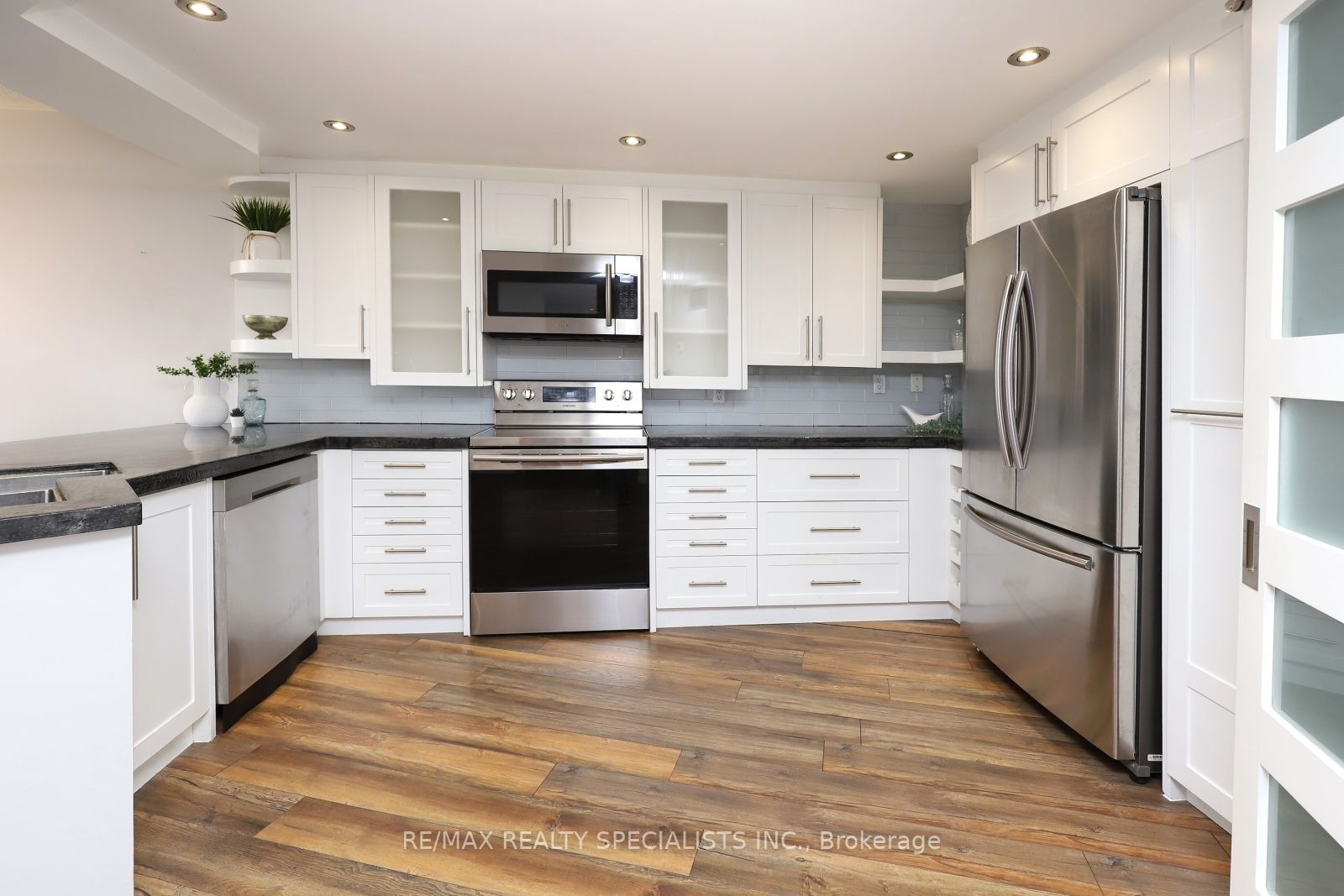 1360 Rathburn Rd E, #705