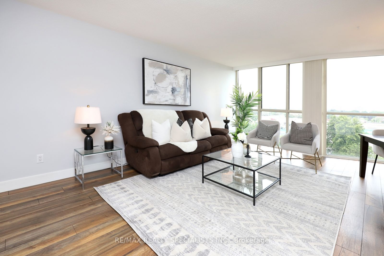 1360 Rathburn Rd E, #705