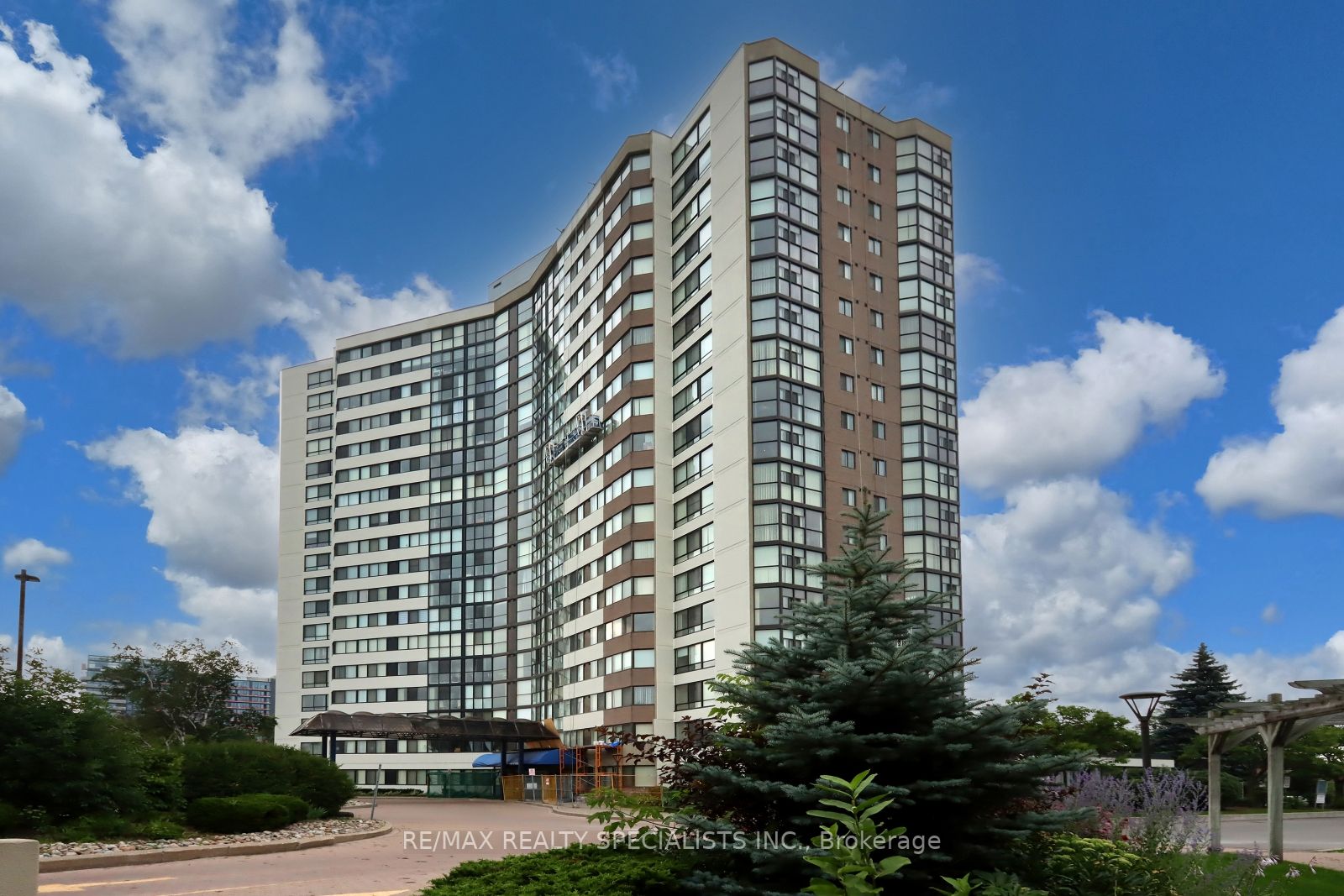 1360 Rathburn Rd E, #705