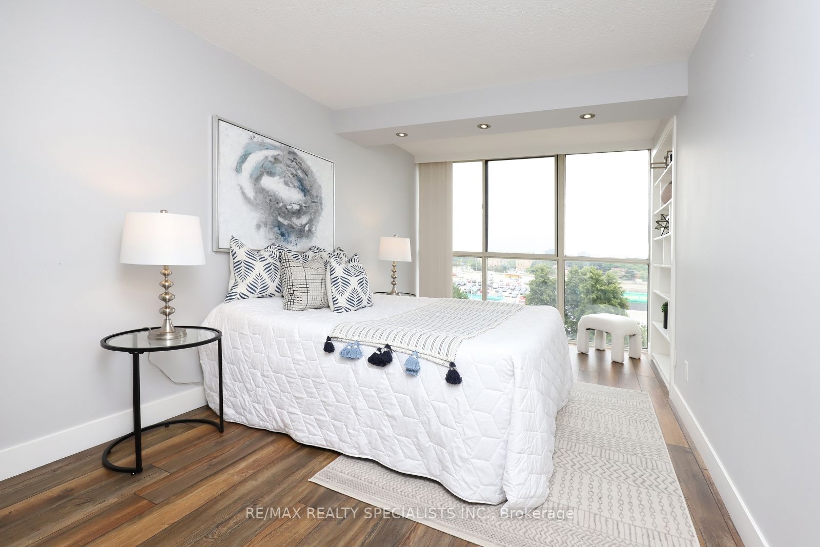 1360 Rathburn Rd E, #705