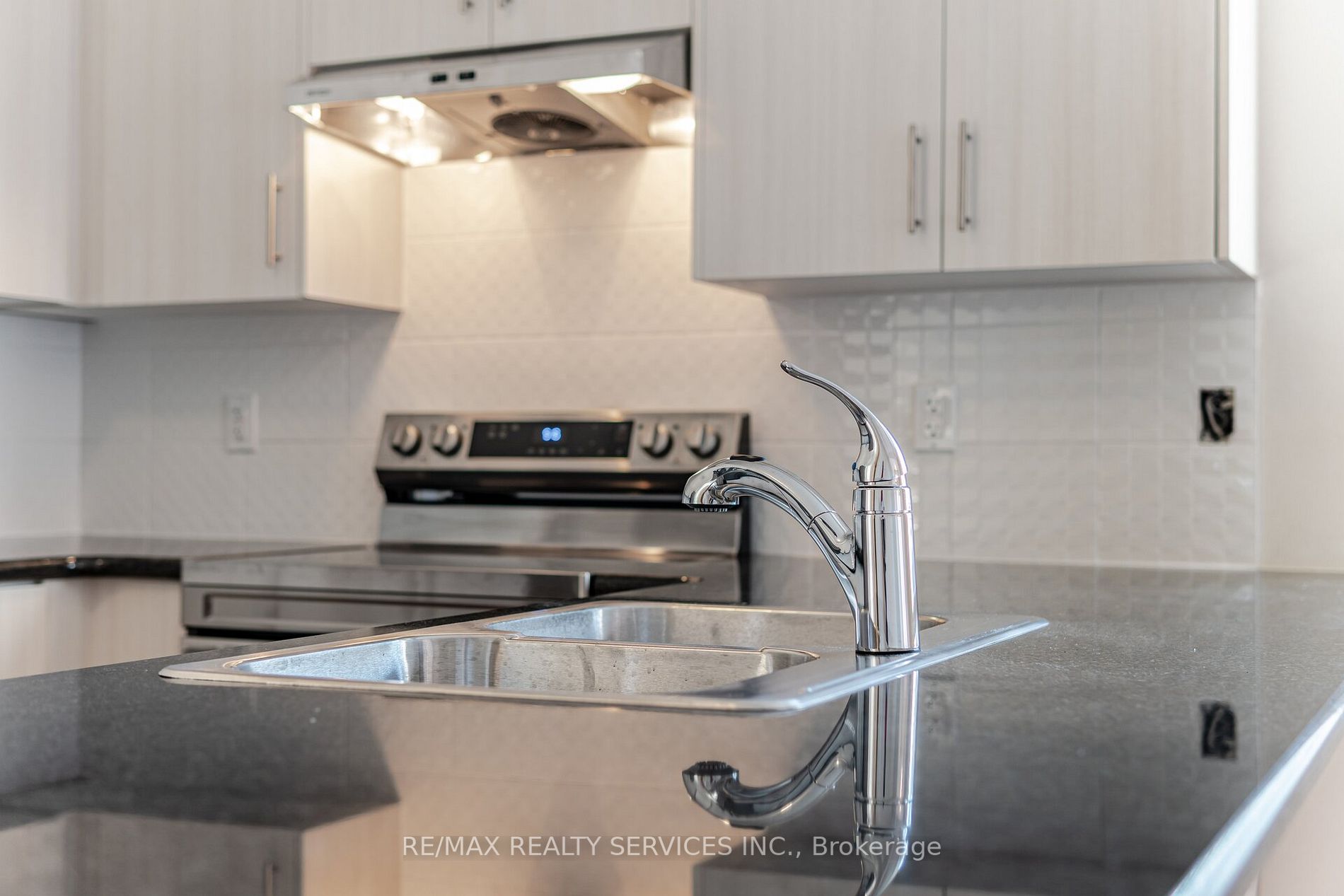 20 Halliford Place E, #101
