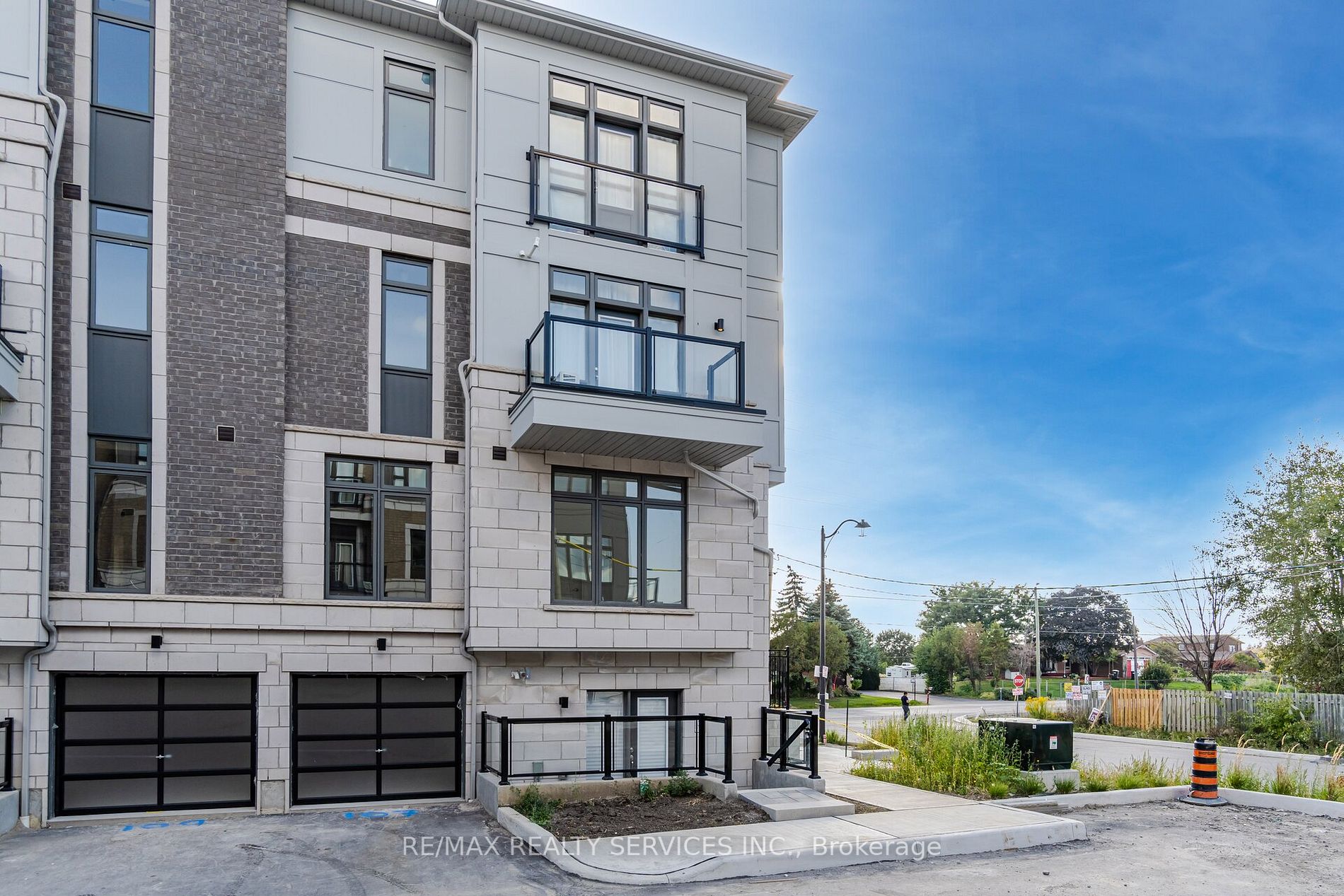 20 Halliford Place E, #101