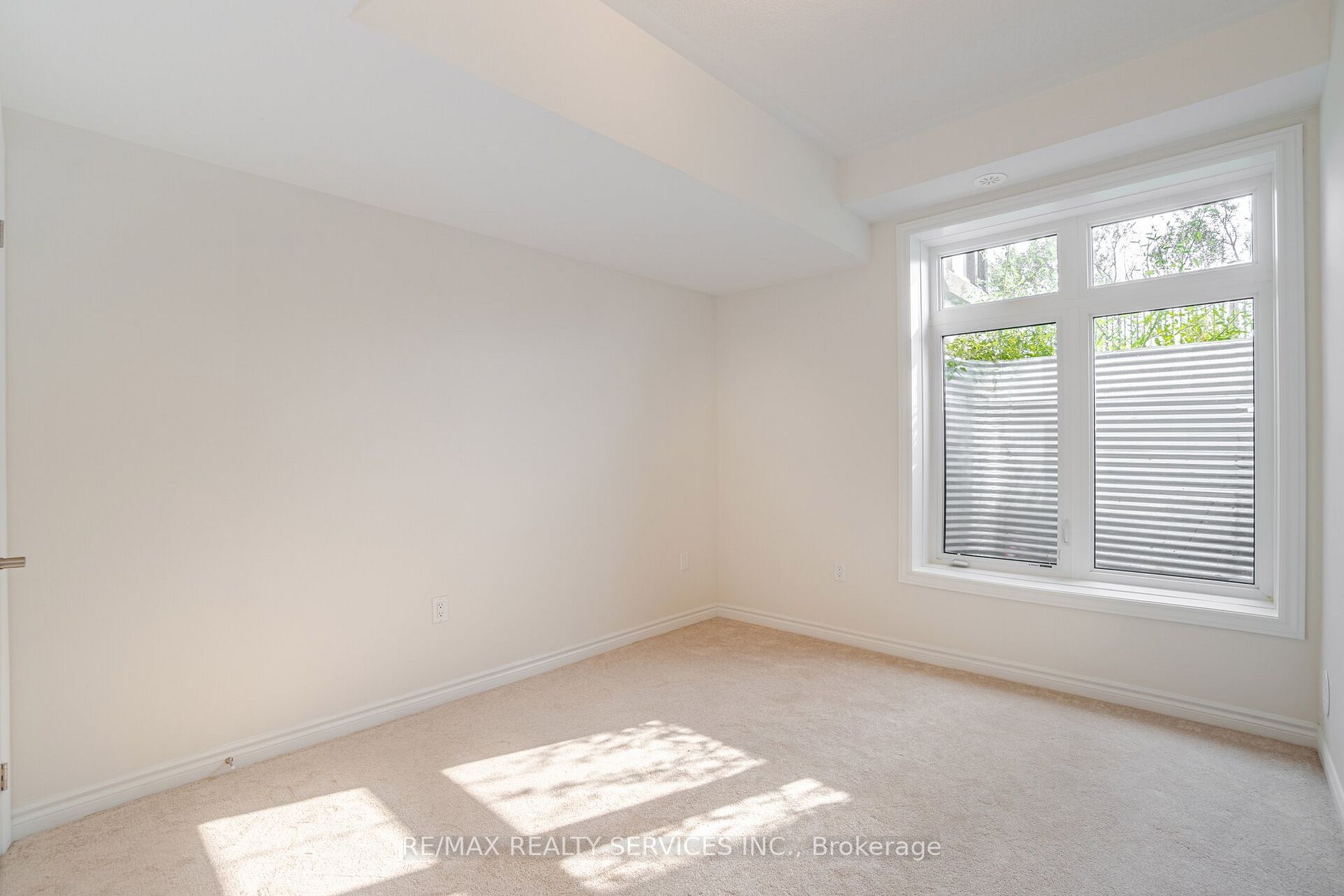 20 Halliford Place E, #101
