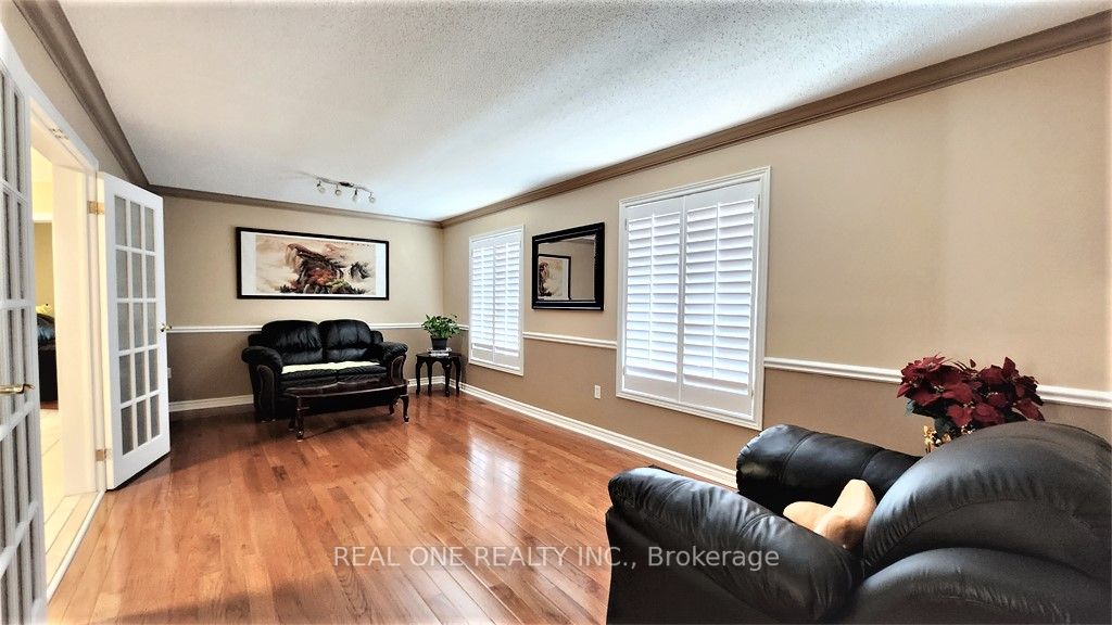 2576 Strathmore Cres