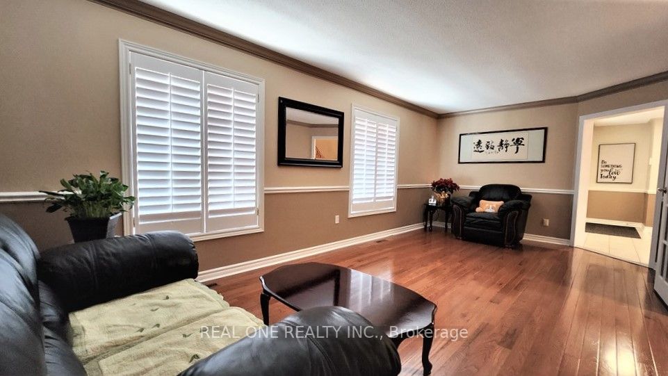 2576 Strathmore Cres