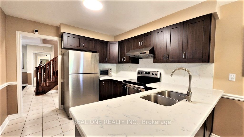 2576 Strathmore Cres