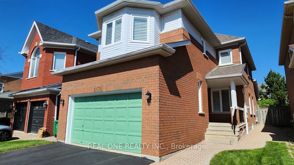 2576 Strathmore Cres