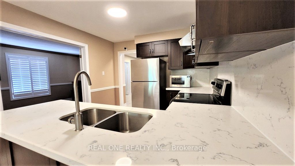 2576 Strathmore Cres