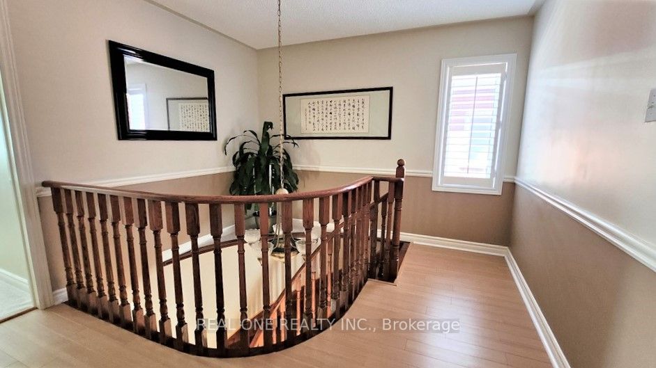 2576 Strathmore Cres