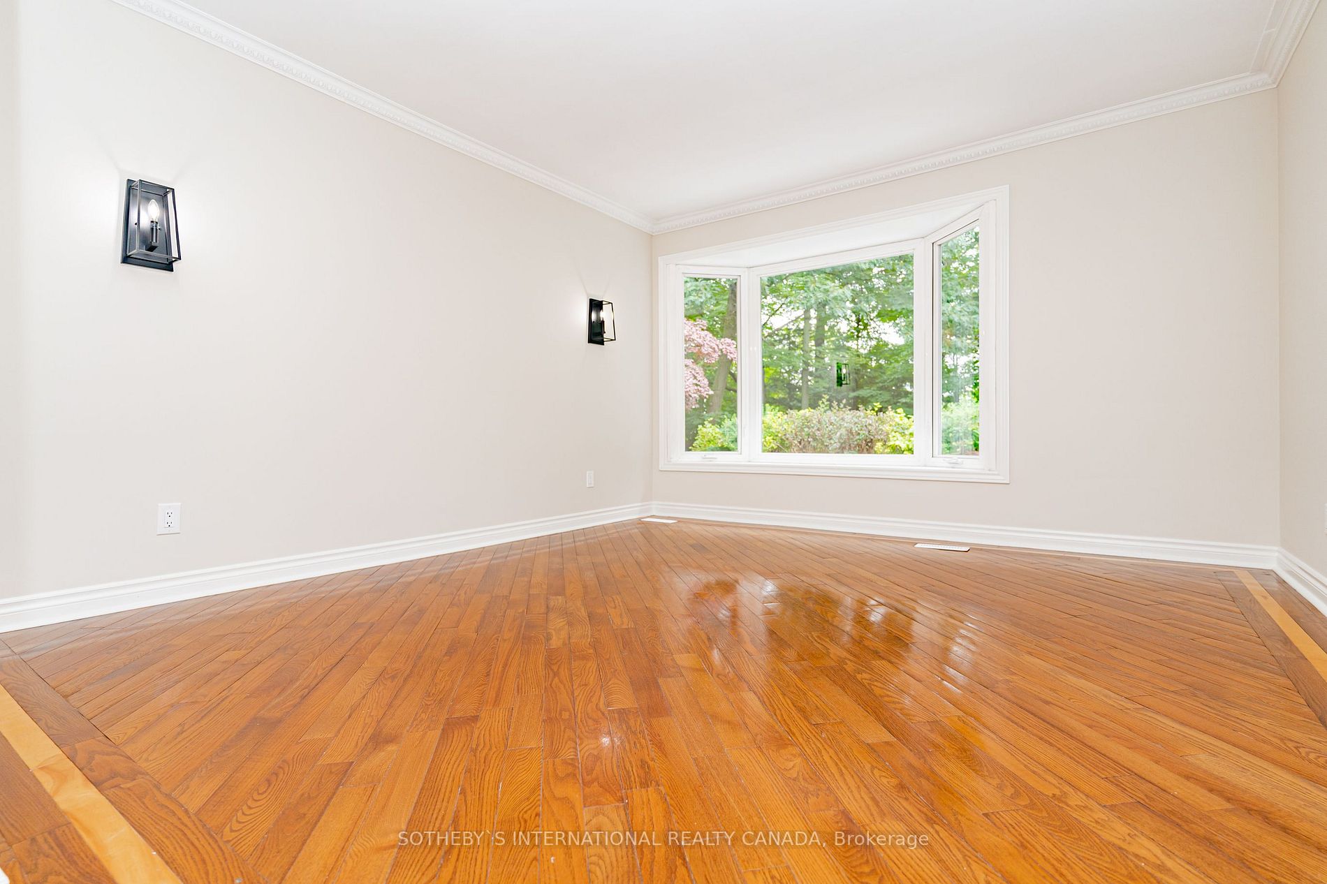 1113 Greenoaks Dr