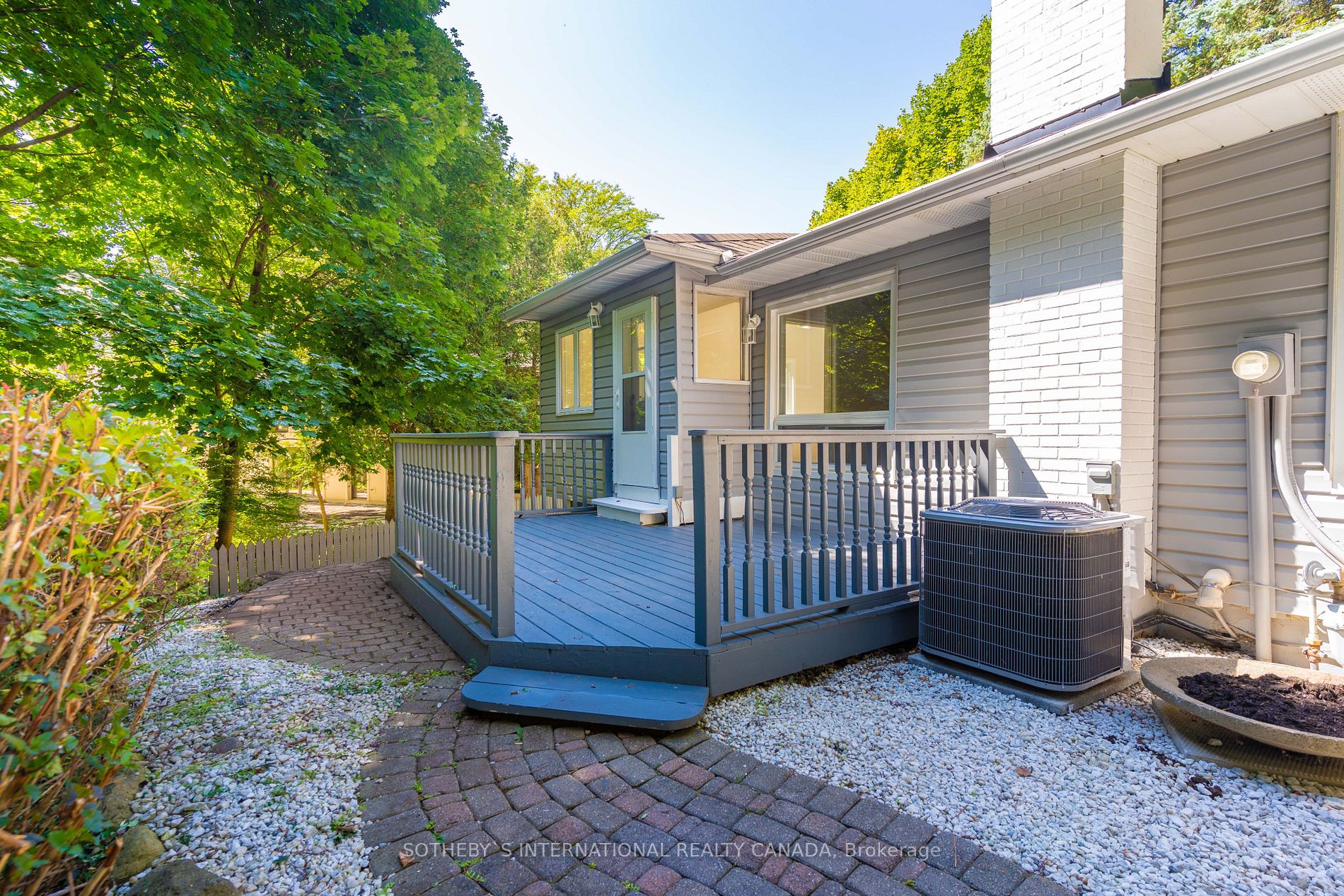 1113 Greenoaks Dr