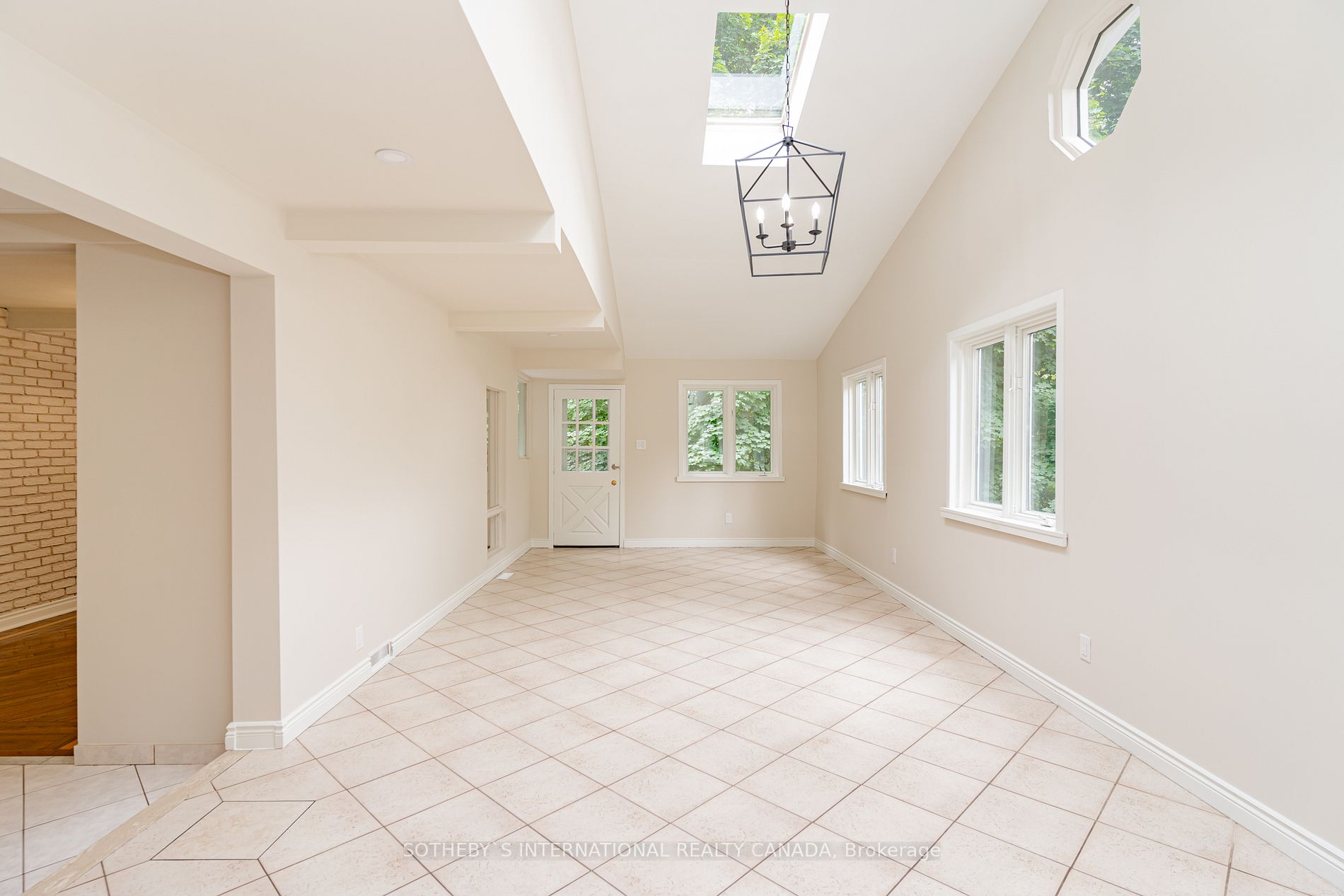 1113 Greenoaks Dr