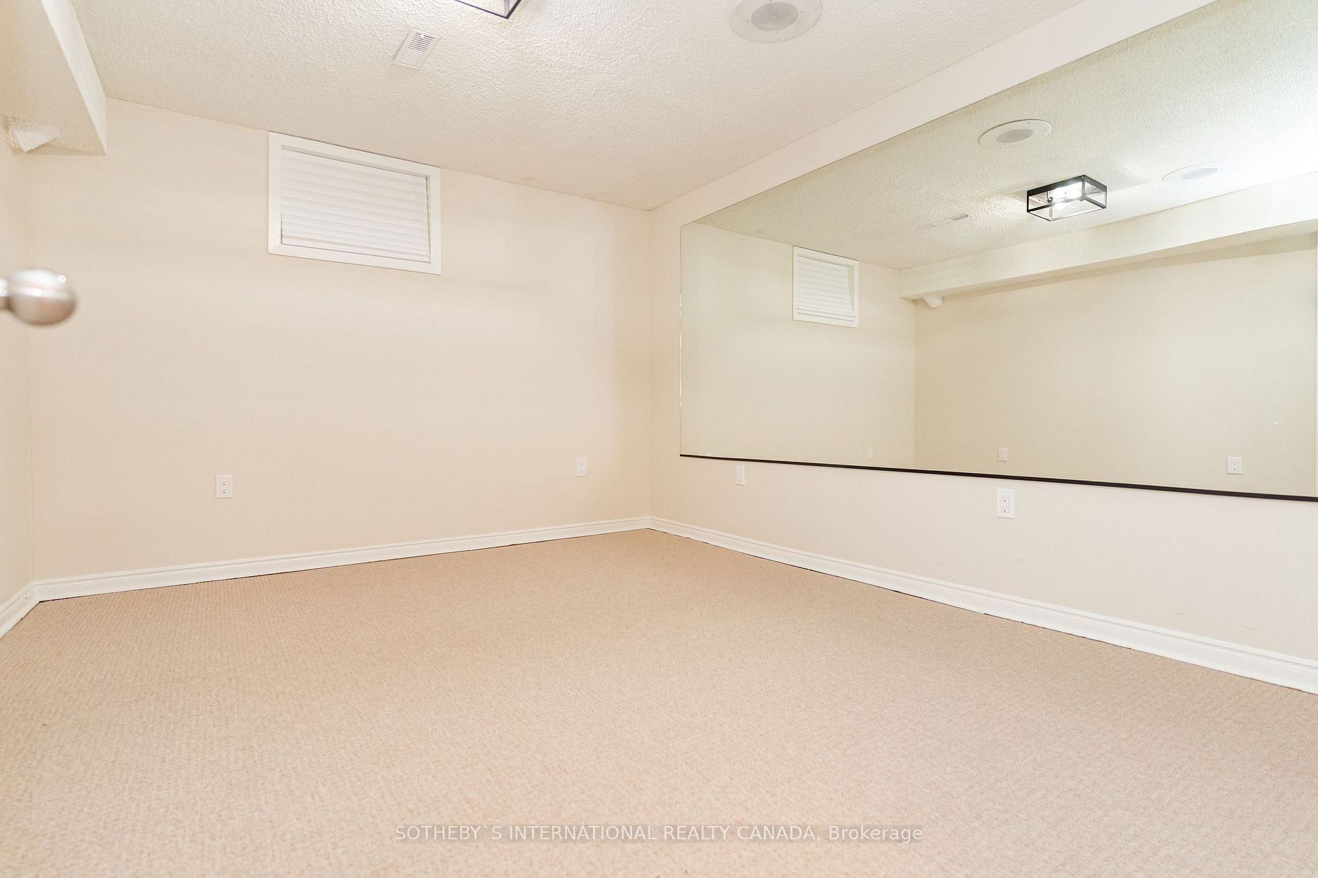 1113 Greenoaks Dr