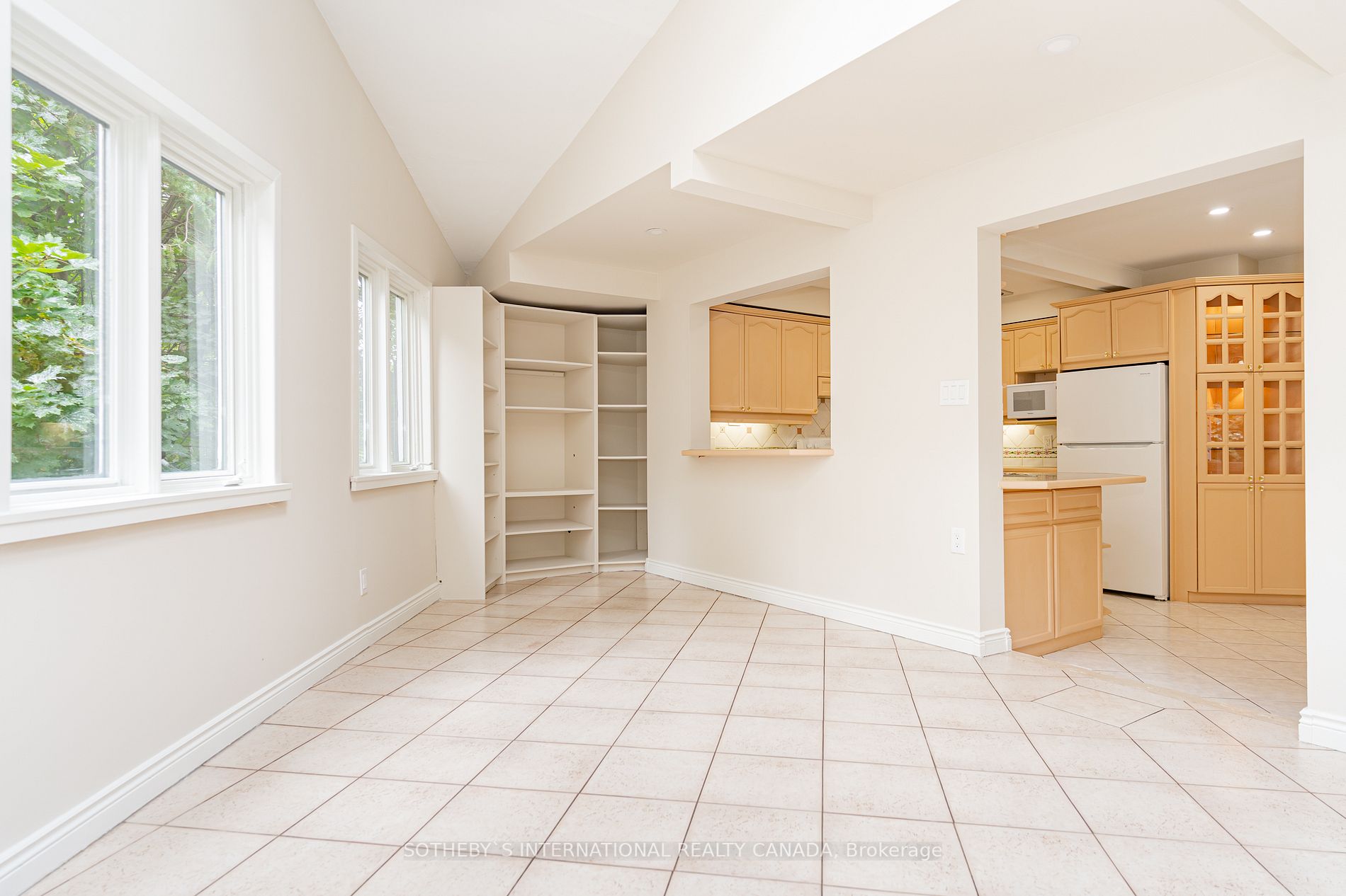 1113 Greenoaks Dr