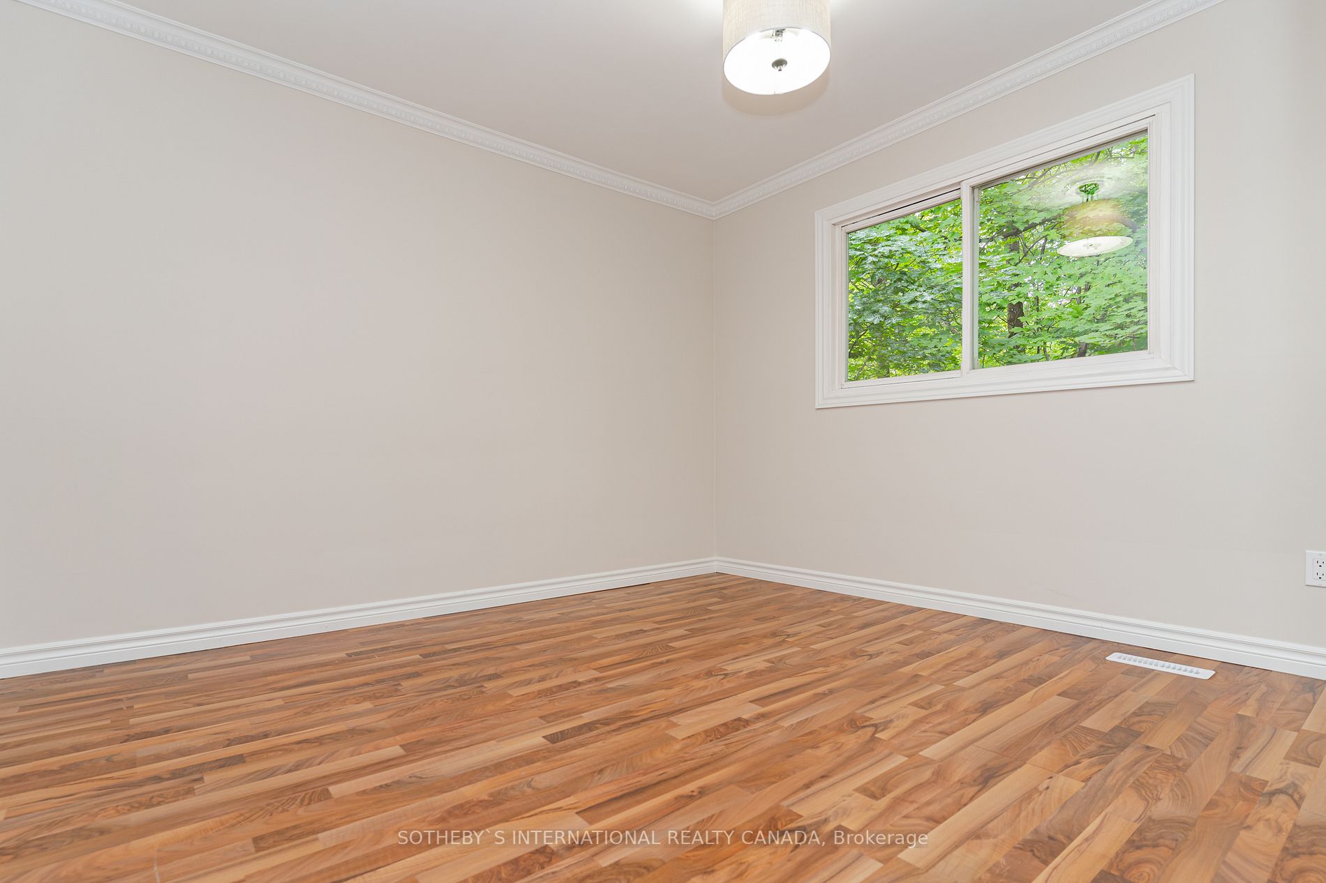 1113 Greenoaks Dr
