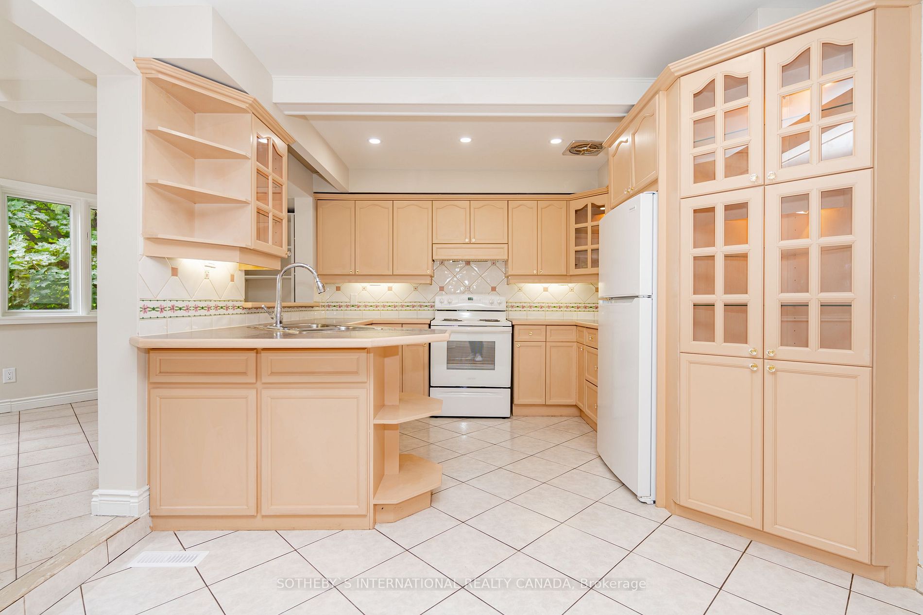 1113 Greenoaks Dr