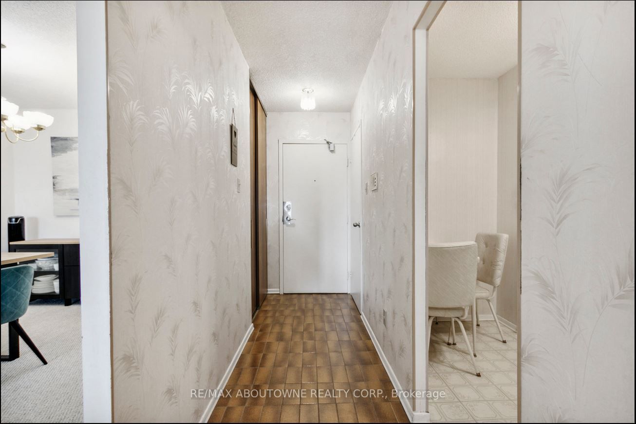 975 Warwick Crt, #1005