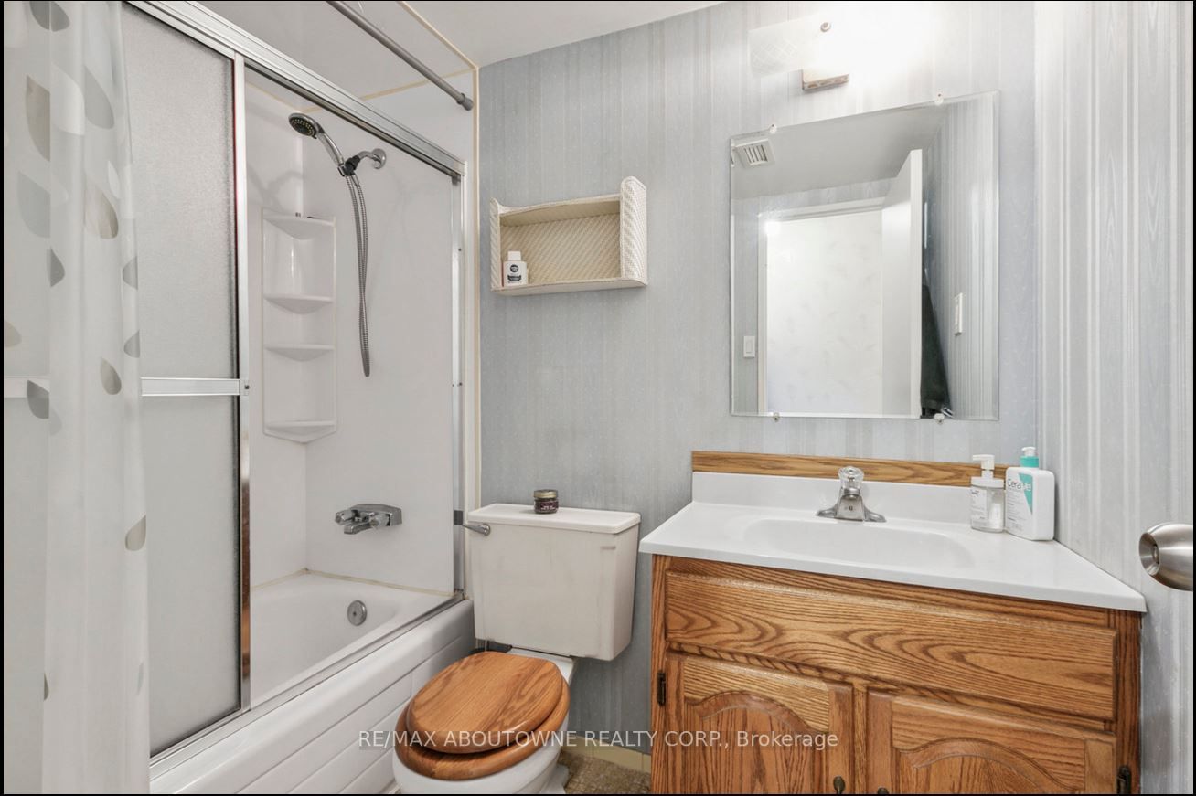 975 Warwick Crt, #1005