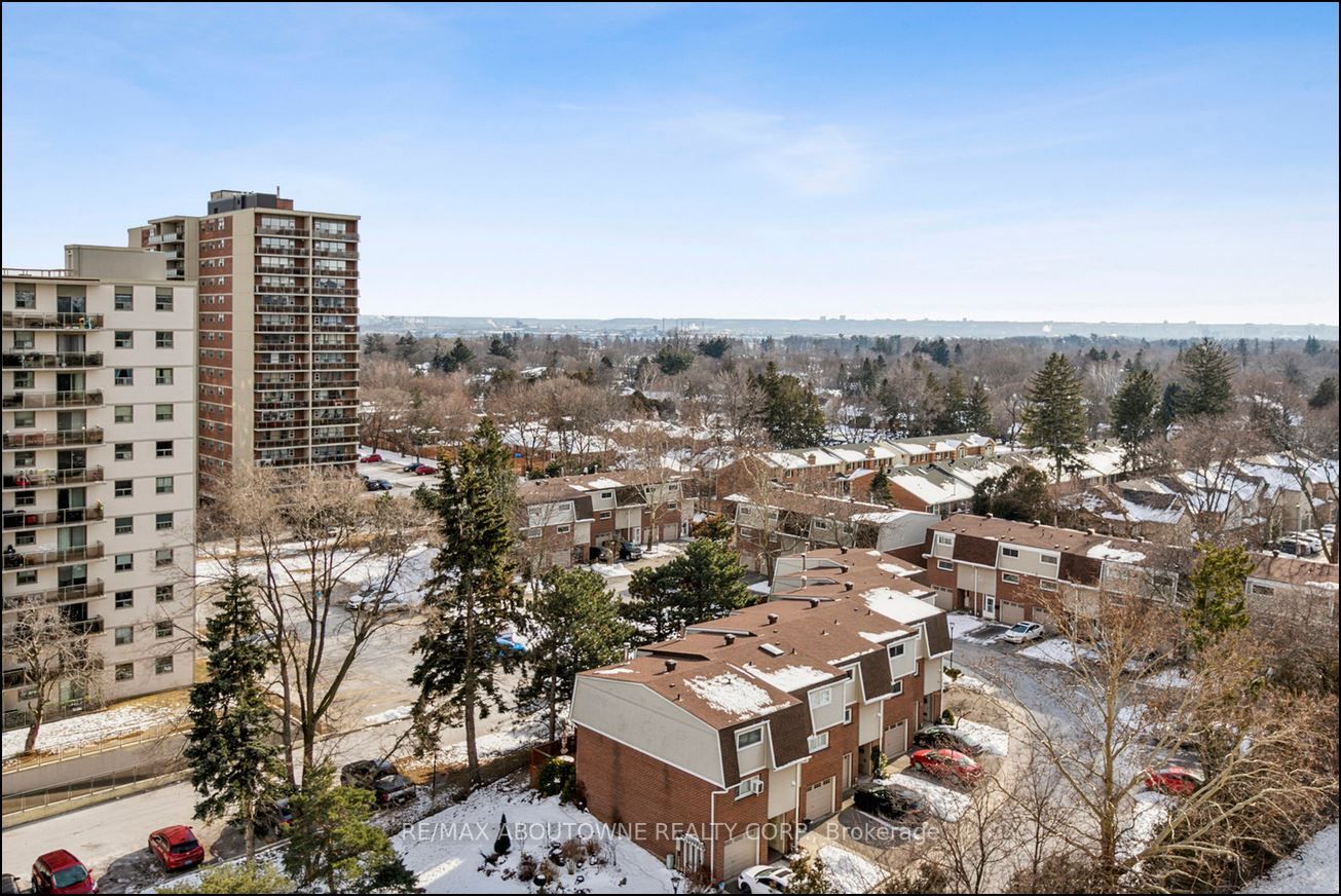 975 Warwick Crt, #1005