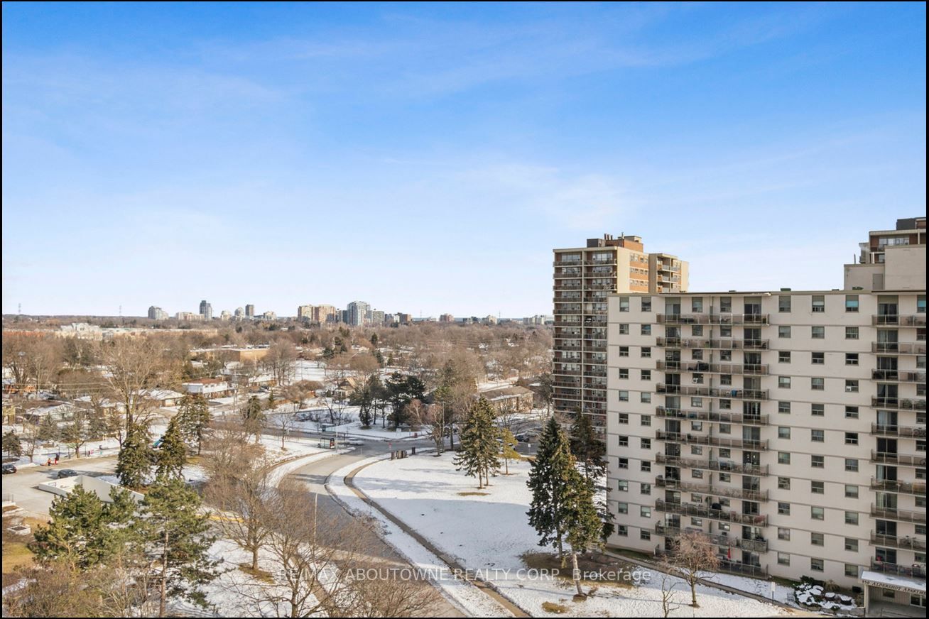 975 Warwick Crt, #1005