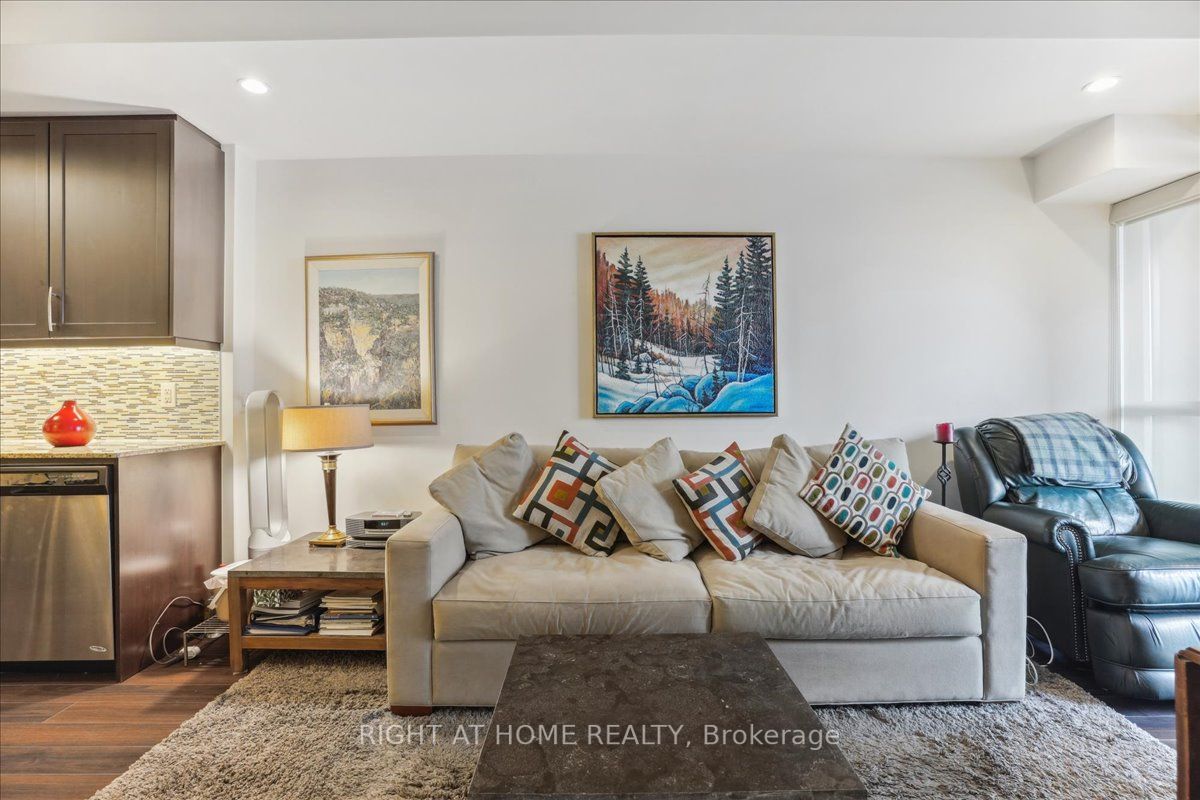 1 Old Mill Dr, #204