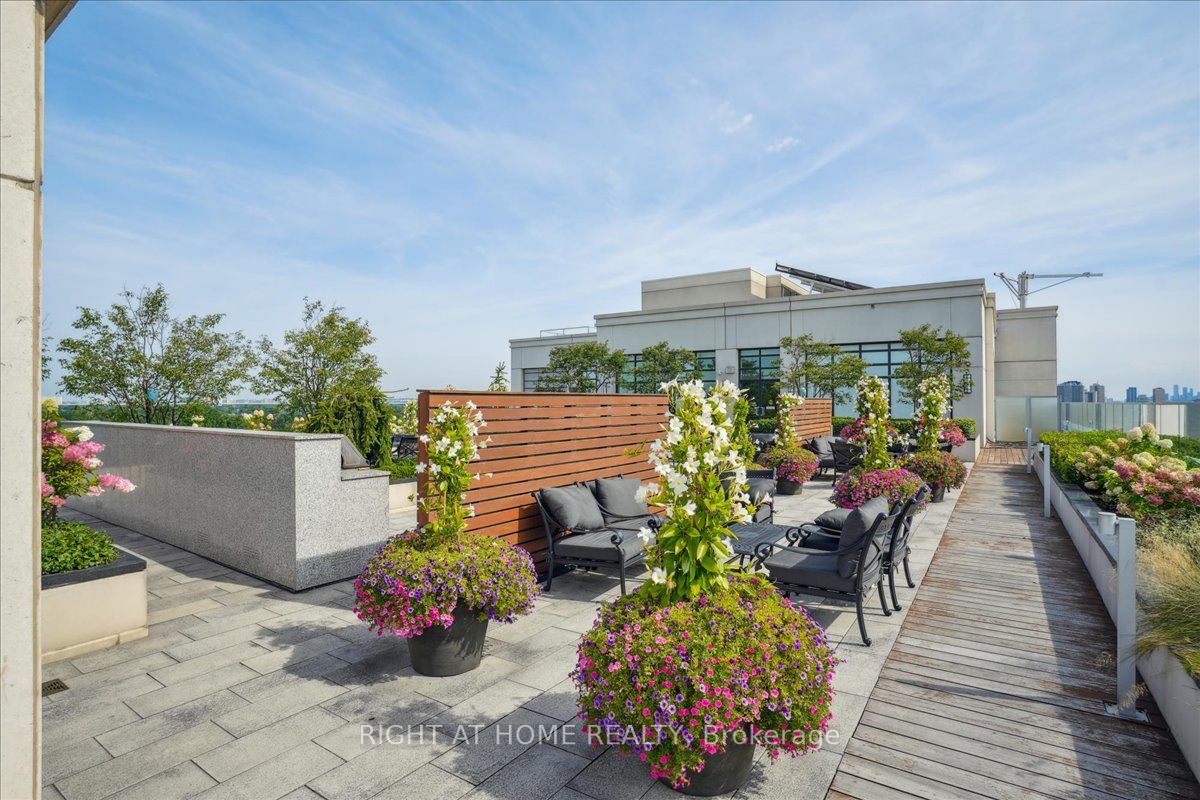 1 Old Mill Dr, #204