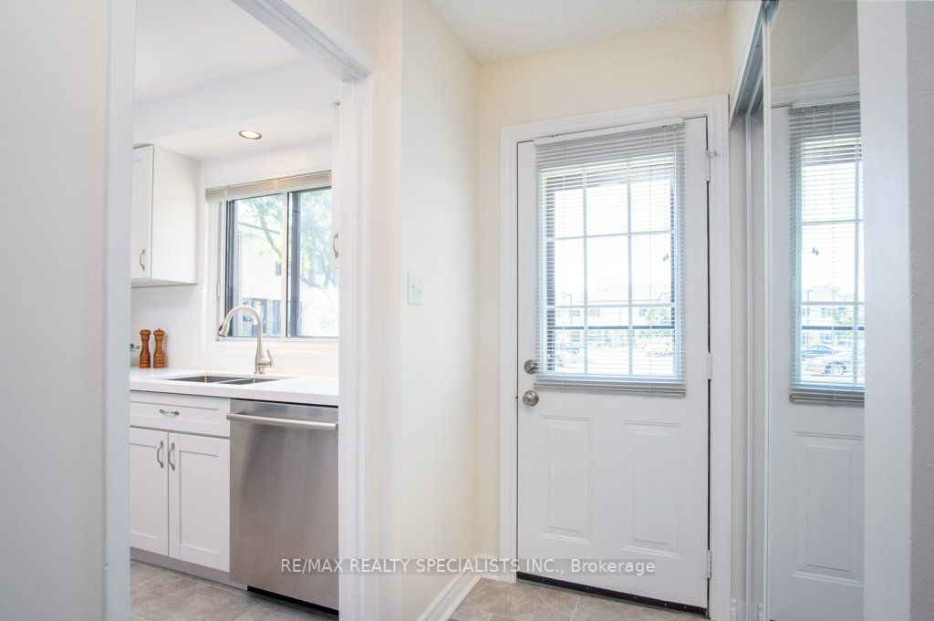 2779 Gananoque Dr, #34
