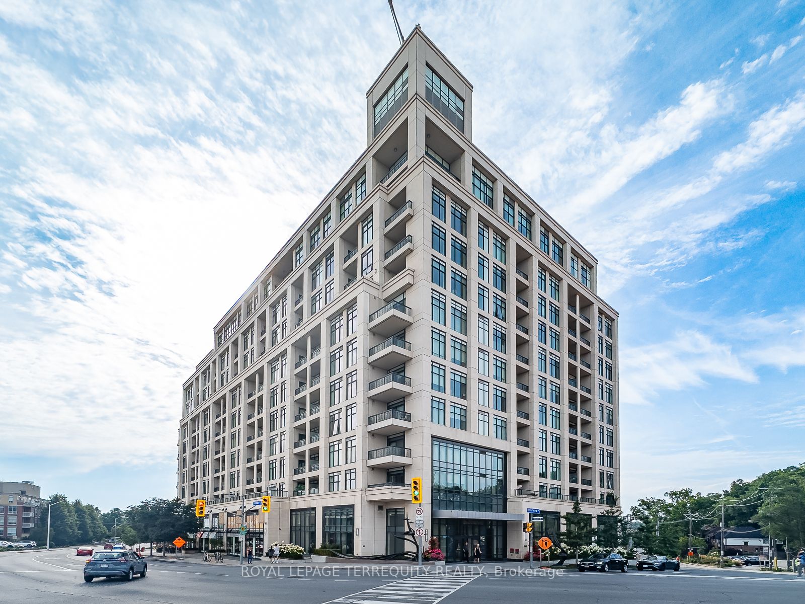 1 Old Mill Dr, #203