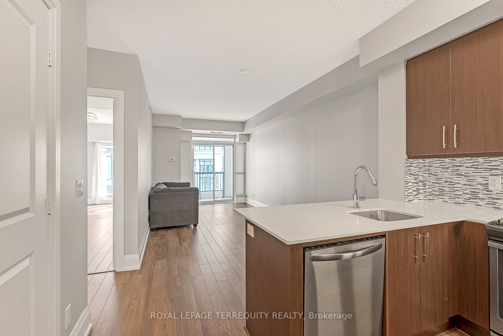 1 Old Mill Dr, #203