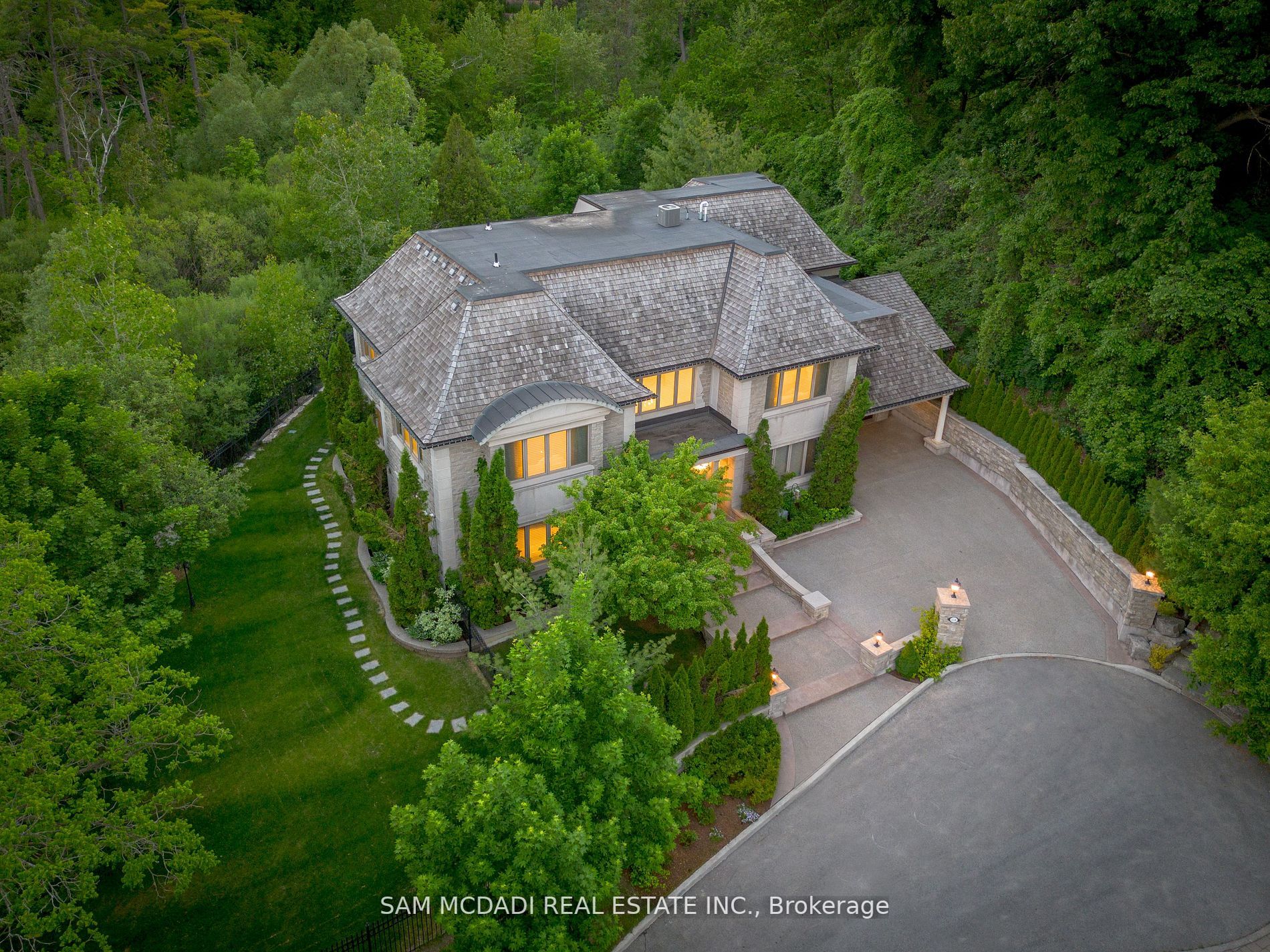158 Edenbridge Dr