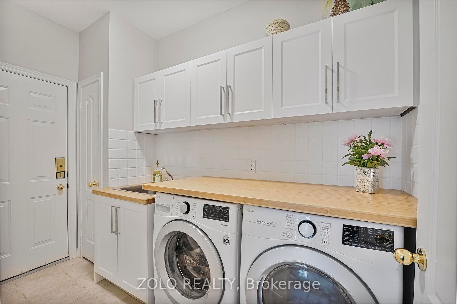 6 Massari St