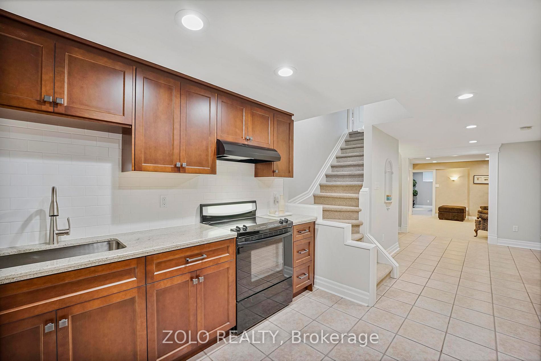 6 Massari St