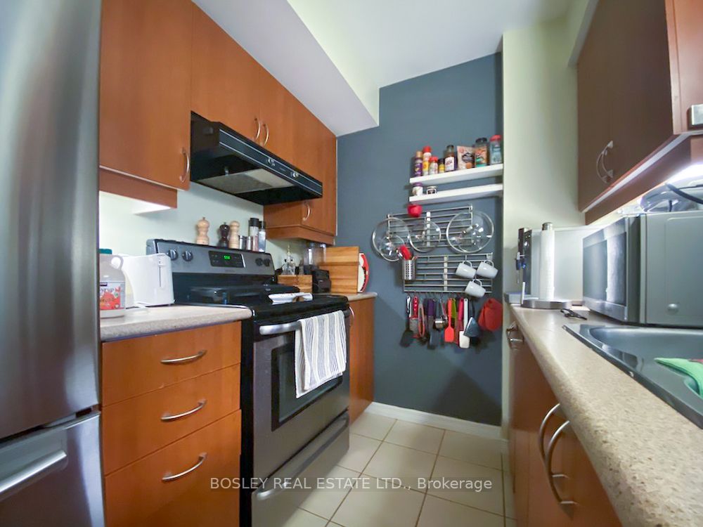 61 Heintzman St, #911