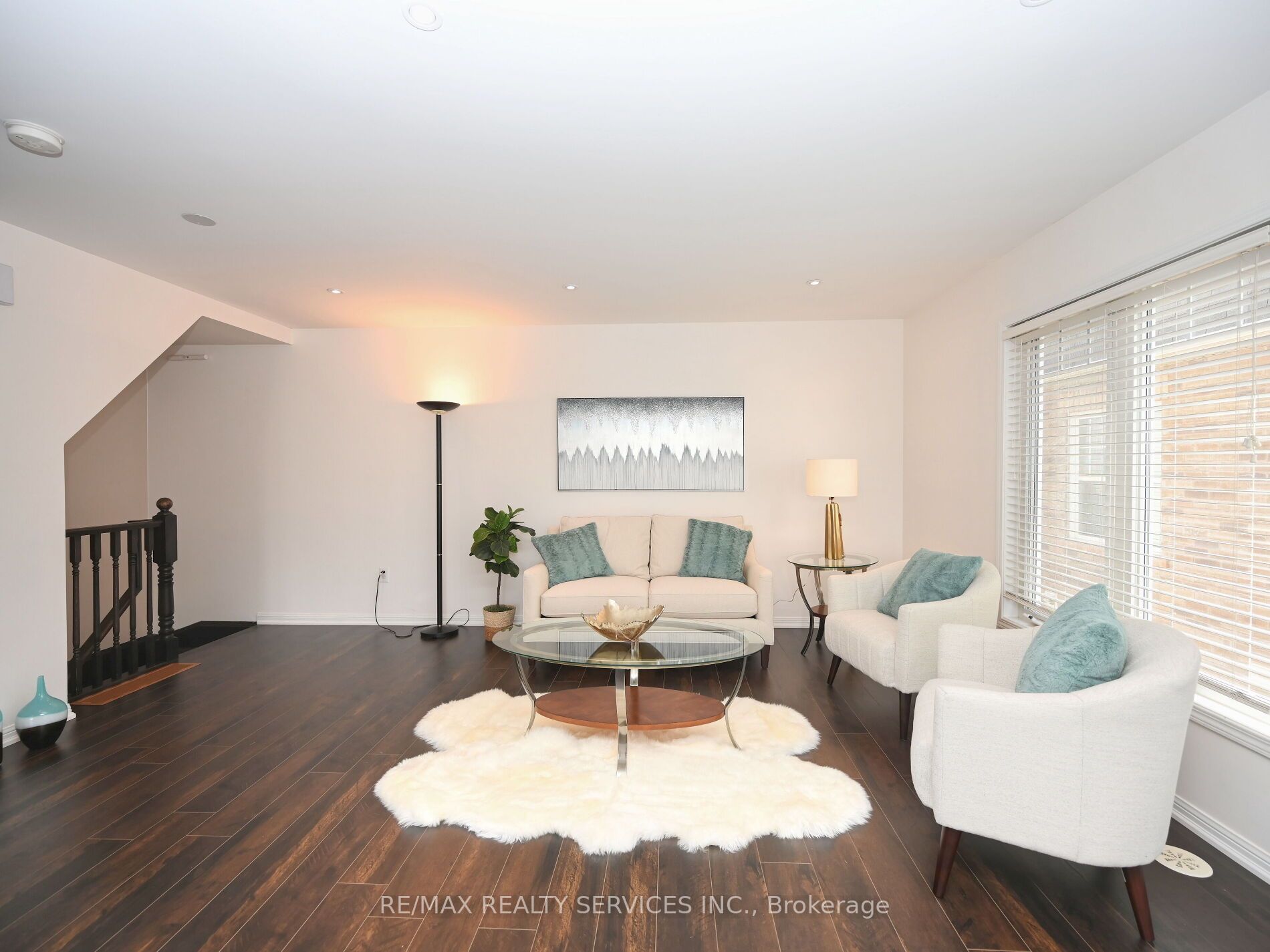 552 Attenborough Terrace