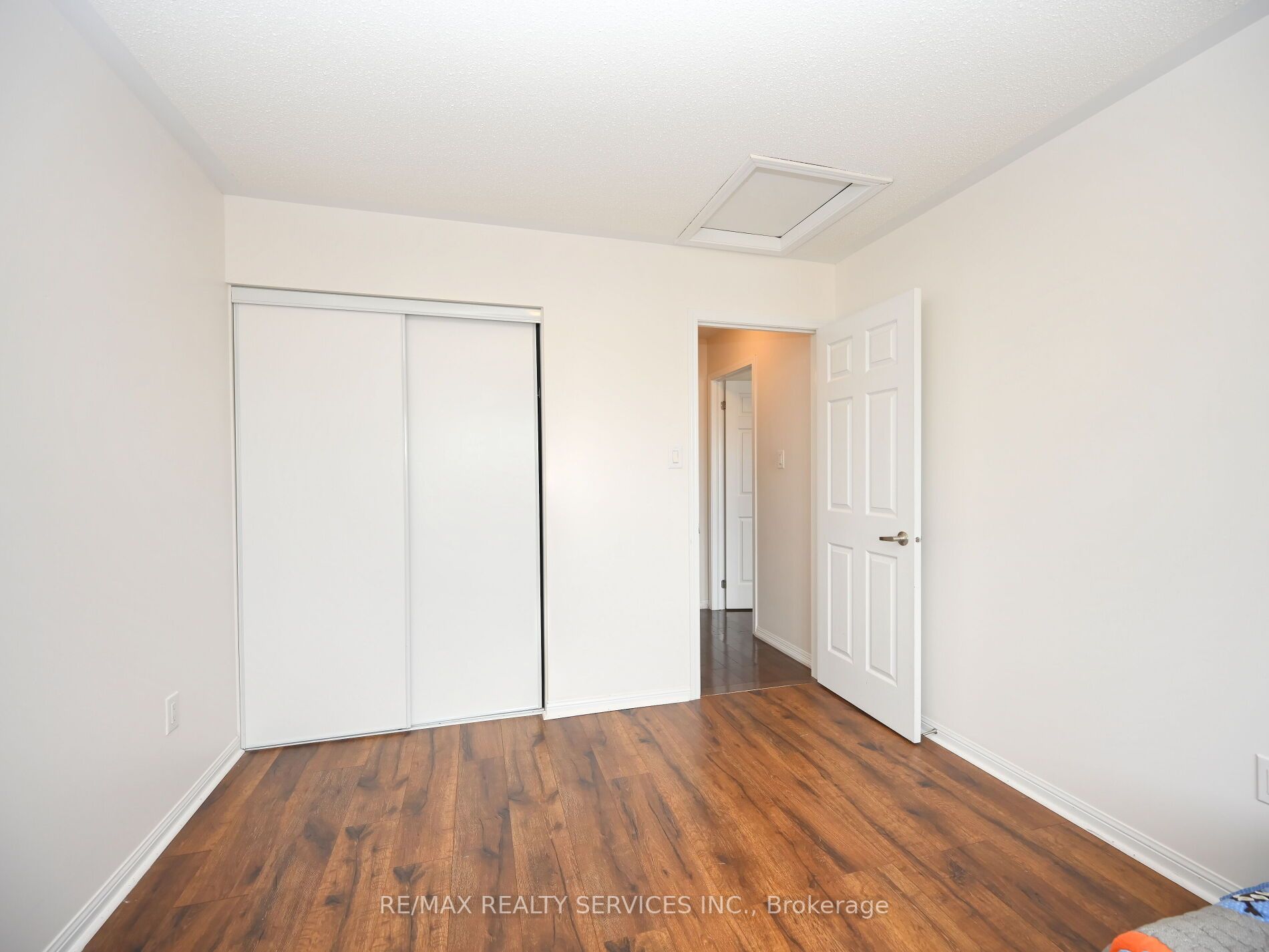 552 Attenborough Terrace