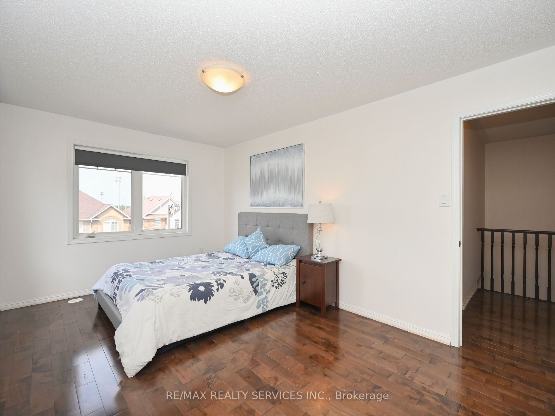 552 Attenborough Terrace